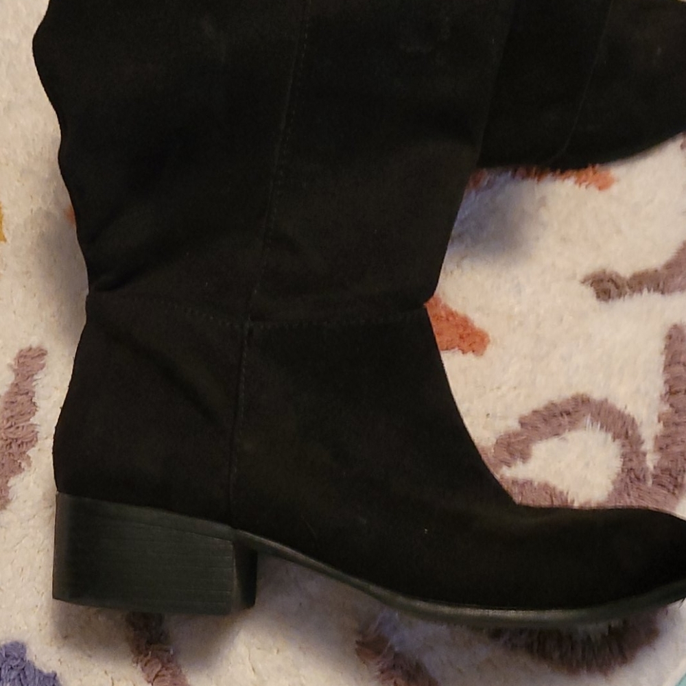 Boots - Picture 2 of 4